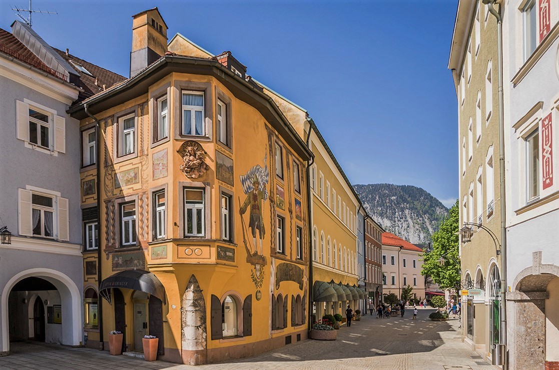 Bad Reichenhall, Blick vom Rathausplatz in die Poststraße