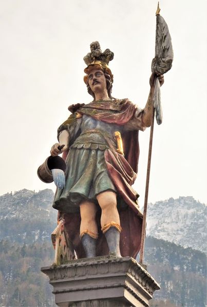 Datei:Brunnenfigur.JPG