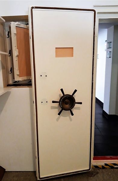 Datei:Pneu K. KMH T.jpg