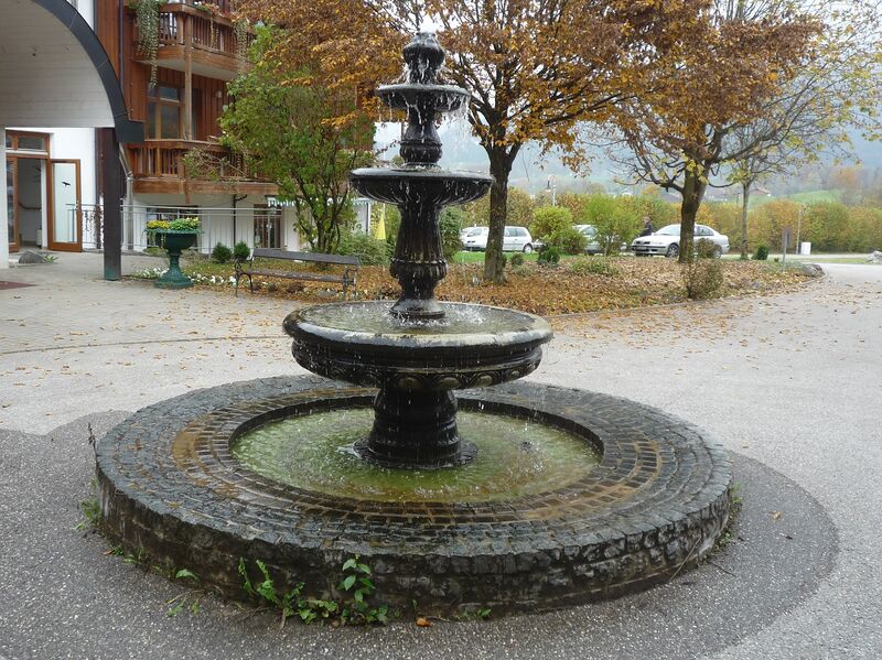 Datei:Brunnen Seniorenheim.JPG