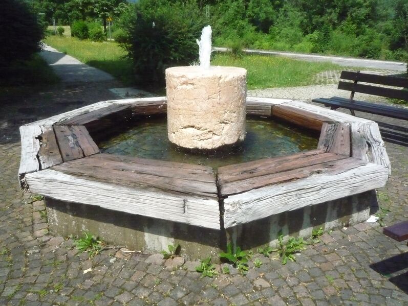 Datei:Brunnen Bahnhof.JPG