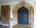 Vorhalle von St. Valentin mit spätgotischem Portal und Epitaph von Degenhard I. Fröschl (+1495).